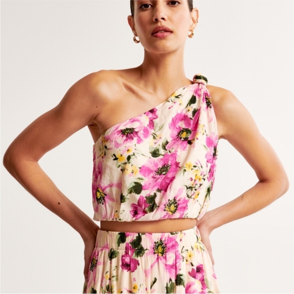NWOT Abercrombie & Fitch Pink Floral One Shoulder Crinkle Top Size Medium